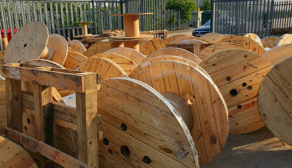 WOODEN CABLE DRUM USED, VARIOUS SIZES, TABLE, GARDEN, UP CYCLING. RECYCLING, FREE COLLECTION - anydaydirect
