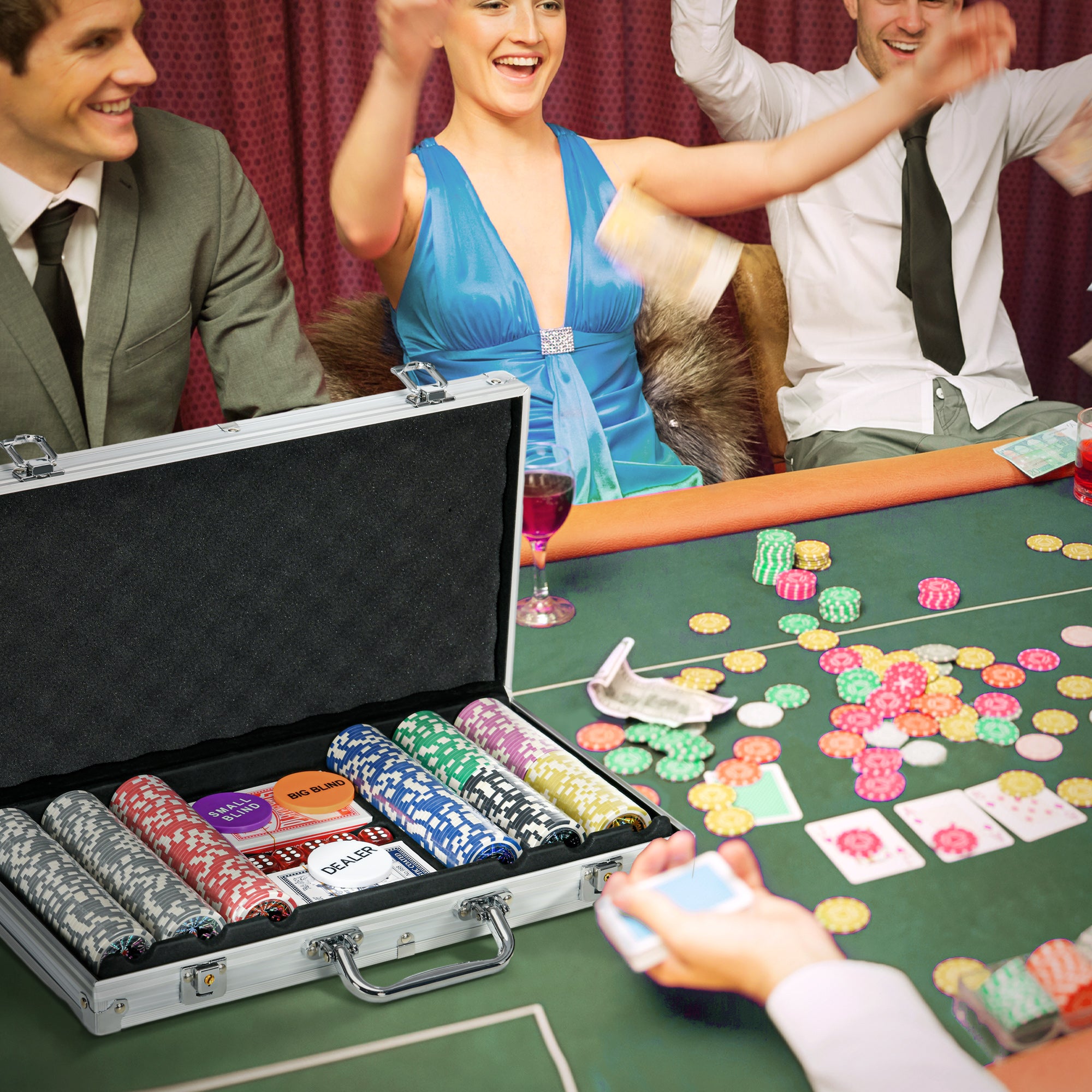 SPORTNOW 500-Piece Poker Chips Set, Poker Set with Mat, Chips, Two Card Decks, Dealer, Five Dices - anydaydirect