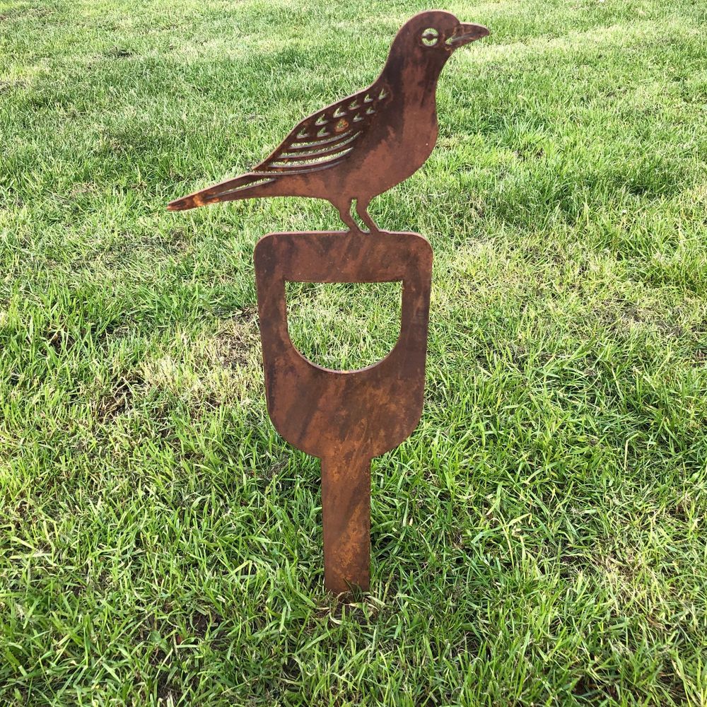 Rusty Metal Blackbird on a Spade Garden decoration - anydaydirect