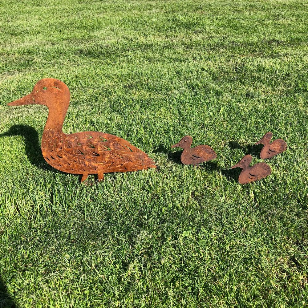 Metal DUCK AND DUCKLINGS Garden Ornament decoration lawn feature statue - anydaydirect